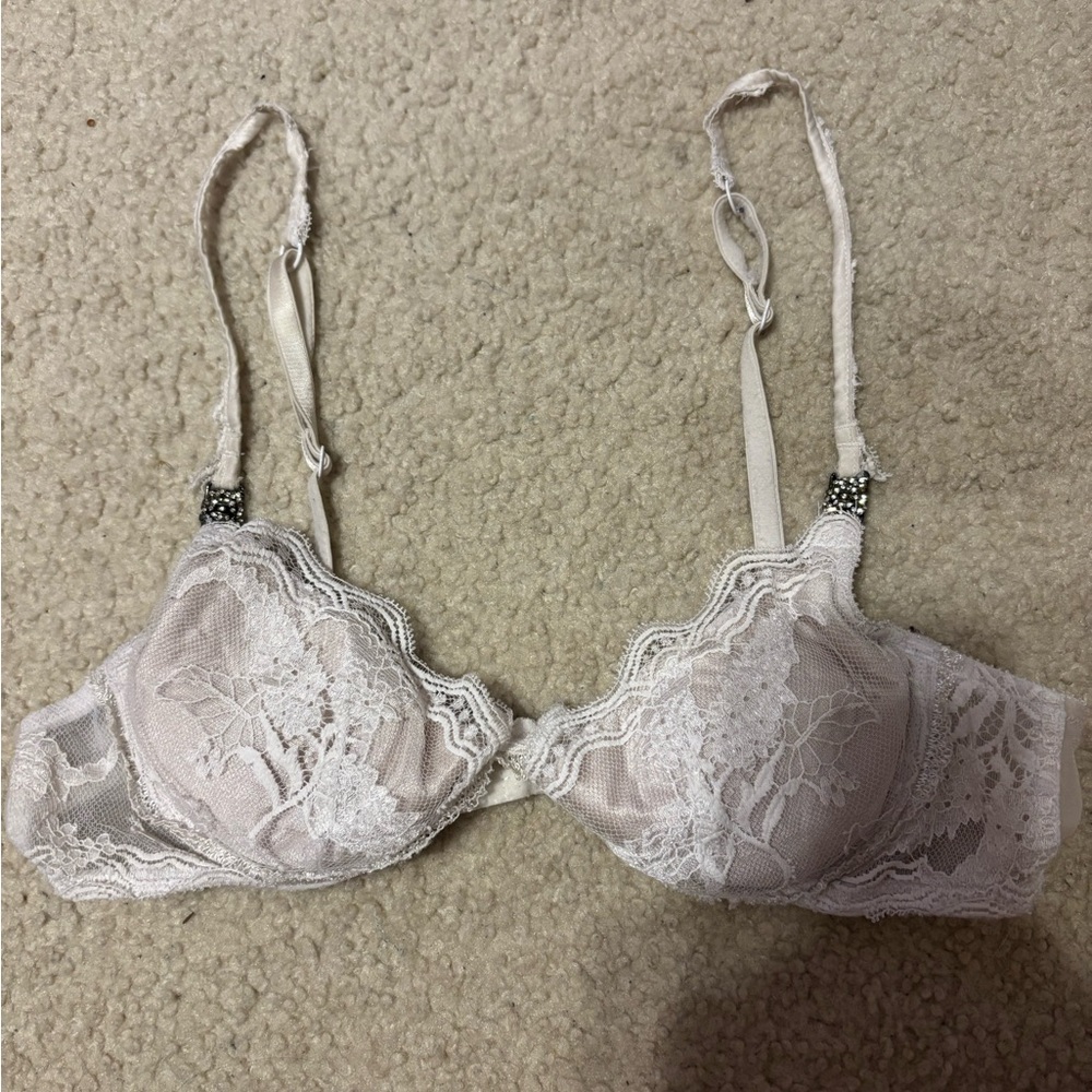 Felina Cream Lace Underwire Bra with Adjustable Straps *